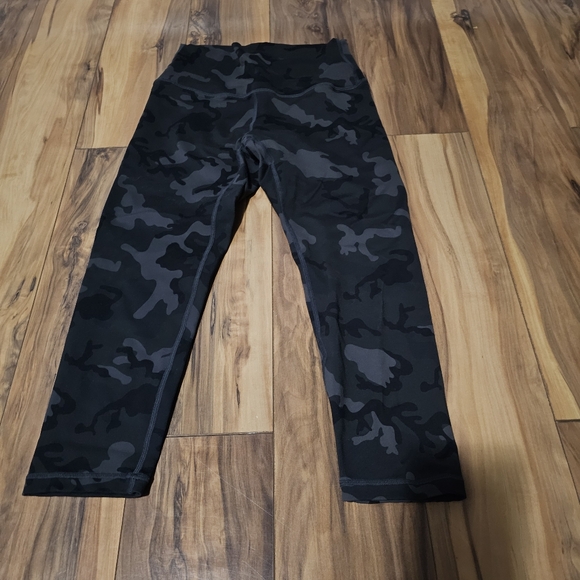 Zyia Forest Camo Luxe Hi-Rise Capri 20" size 2 - Picture 1 of 4